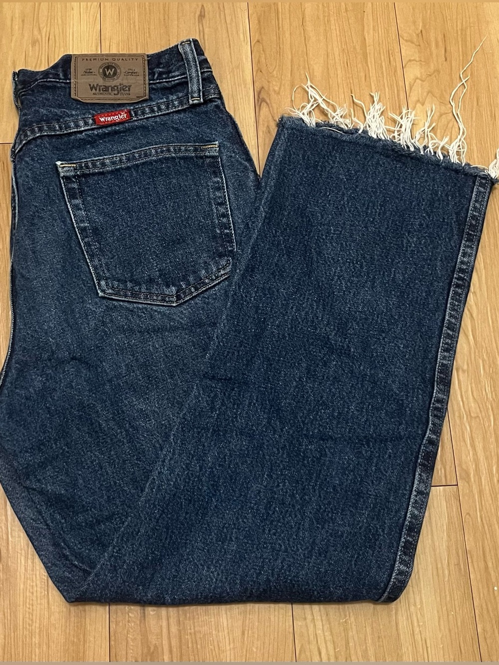 Wrangler Women’s Dark Blue Straight-Leg Jeans with Red Logo Tab